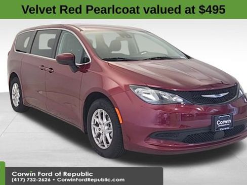 Used 2023 Chrysler Voyager LX FWD image 1