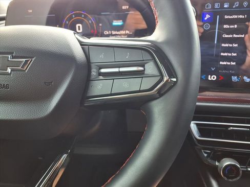 Used 2024 Chevrolet Traverse RS image 19