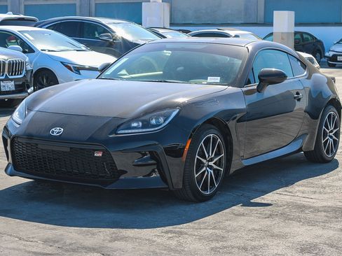 Used 2023 Toyota GR86 w/ ALL Weather Mat Package (TMS) RWD image 3