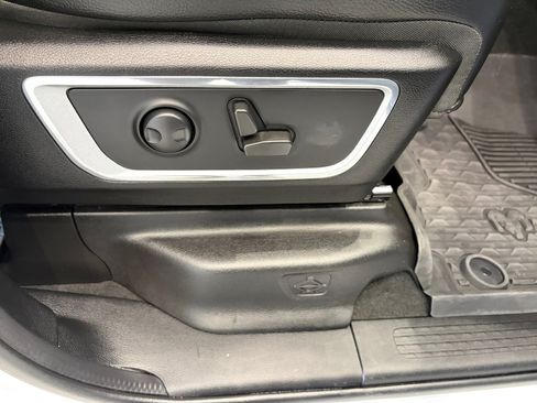 Used 2023 RAM 1500 Laramie AWD/4WD image 33