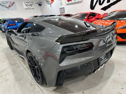 Used 2015 Chevrolet Corvette Z06 w/ 3LZ Preferred Equipment Group image 3