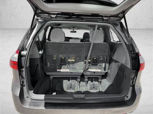 Used 2015 Toyota Sienna LE FWD image 8