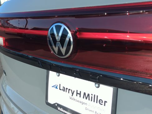 New 2026 Volkswagen Atlas Cross Sport SEL R-Line AWD/4WD image 23