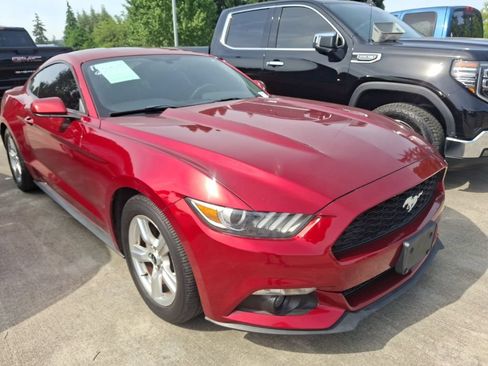Used 2015 Ford Mustang Coupe RWD image 2
