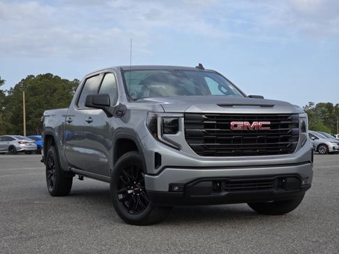 Used 2026 GMC Sierra 1500 Elevation image 2