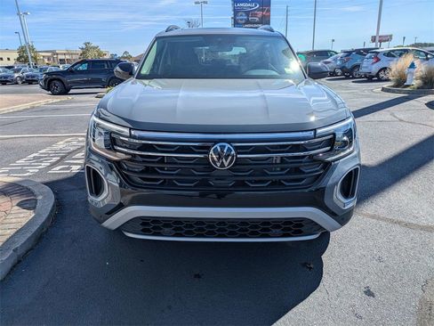 New 2026 Volkswagen Atlas Peak Edition image 10