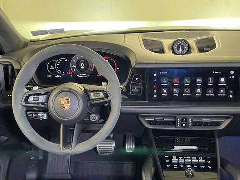 Certified 2025 Porsche Cayenne GTS AWD/4WD image 27