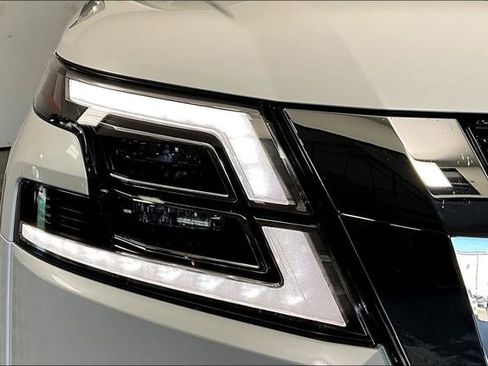 Used 2024 Nissan Armada Platinum w/ Cargo Package image 28