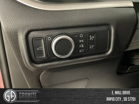 Used 2023 Ford Explorer XLT AWD/4WD image 13