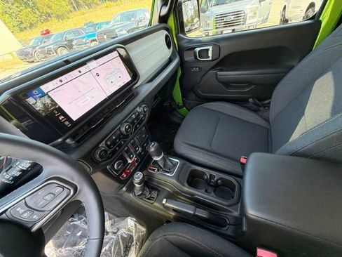 Used 2025 Jeep Wrangler Sport AWD/4WD image 22