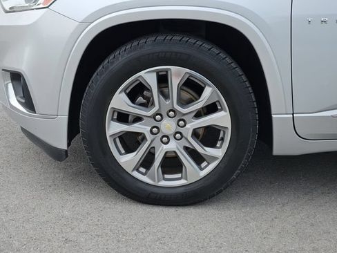 Used 2018 Chevrolet Traverse Premier w/ Driver Confidence II Package FWD image 13