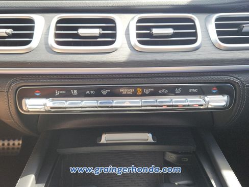 Used 2024 Mercedes-Benz GLS 450 4MATIC image 17