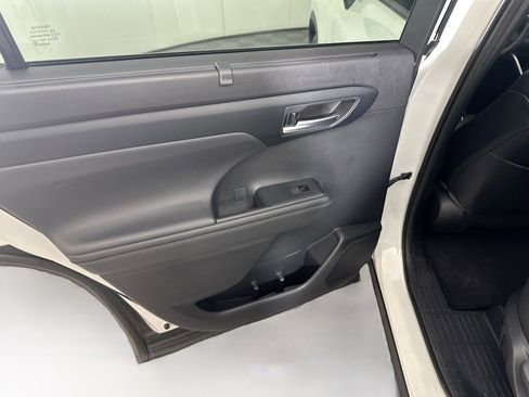Used 2021 Toyota Highlander XSE FWD image 28