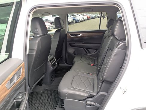New 2026 Volkswagen Atlas SE image 25