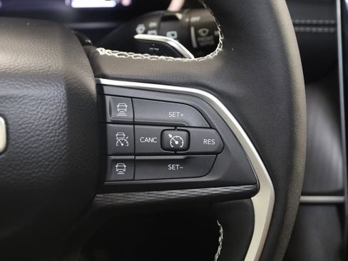 Used 2025 Jeep Grand Cherokee Laredo X w/ Luxury Tech Group I image 40