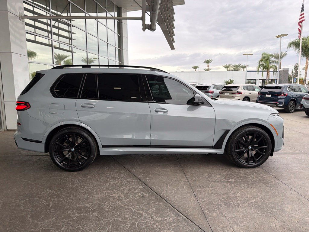 Used 2025 BMW X7 M60i AWD/4WD image 3