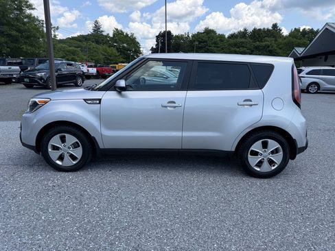 Used 2015 Kia Soul FWD image 2