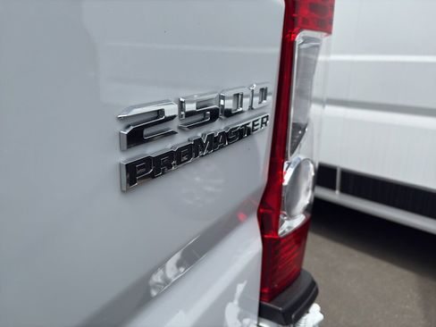 New 2025 RAM ProMaster 2500 w/ Quick Order Package 22G SLT image 8