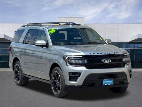 Used 2023 Ford Expedition Limited AWD/4WD image 2