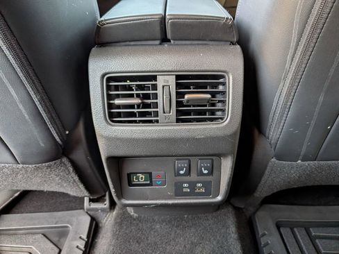 Used 2021 Nissan Rogue Platinum FWD image 36