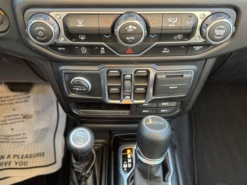 Certified 2023 Jeep Gladiator Sport image 17