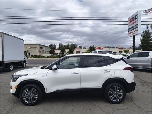 Used 2023 Kia Seltos LX image 16