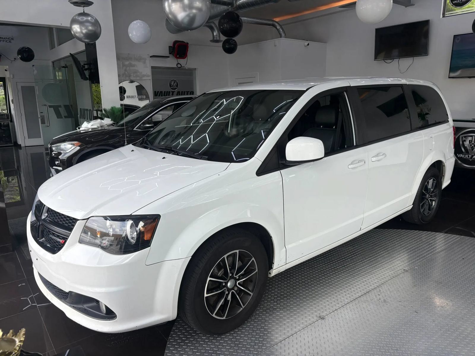 Used 2019 Dodge Grand Caravan GT FWD image 1