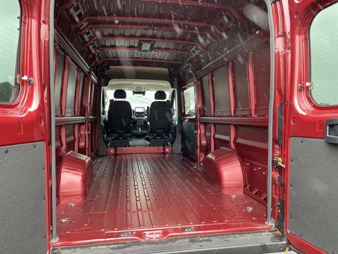 Used 2025 RAM ProMaster 3500 w/ Quick Order Package 22H SLT+ FWD image 4