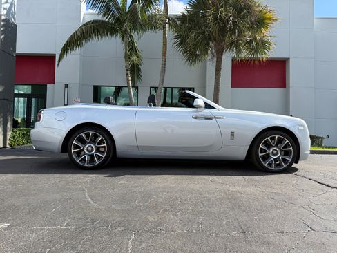 Used 2017 Rolls-Royce Dawn image 3
