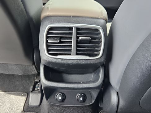 Used 2020 Hyundai Santa Fe SEL w/ Convenience Package FWD image 10
