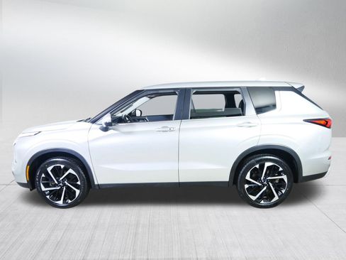 Used 2024 Mitsubishi Outlander SE image 4