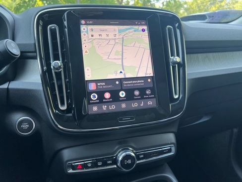 Certified 2025 Volvo XC40 B5 Core AWD/4WD image 15