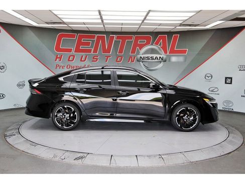 New 2026 Nissan Sentra SR w/ Floor Mat Package FWD image 5