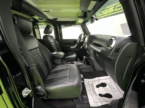 Used 2015 Jeep Wrangler Unlimited Rubicon AWD/4WD image 29