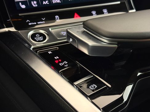Used 2023 Audi e-tron Premium Plus w/ Premium Plus Package image 24