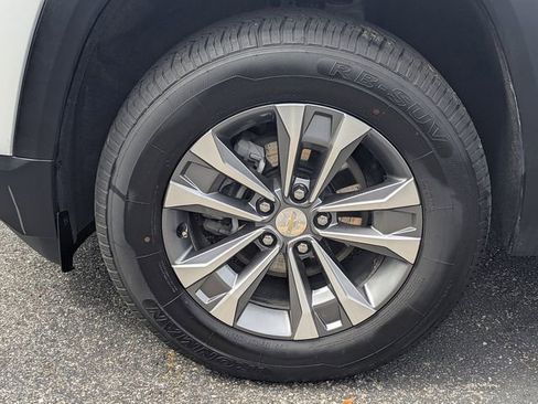 Used 2025 Chevrolet Equinox LT FWD image 11