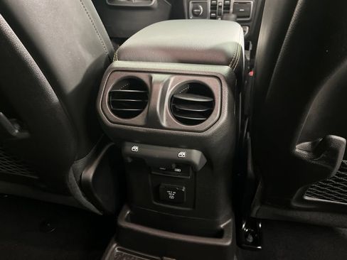 Used 2025 Jeep Wrangler Unlimited Rubicon 392 AWD/4WD image 9