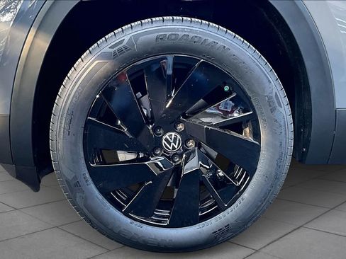 New 2026 Volkswagen Atlas Cross Sport SE FWD image 11