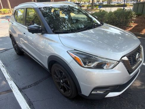 Used 2019 Nissan Kicks SR w/ SR Premium Package FWD image 12