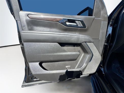 Used 2025 Chevrolet Tahoe LS image 19