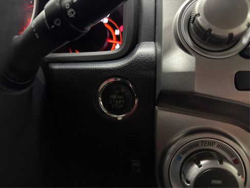 Used 2011 Toyota 4Runner Limited image 23