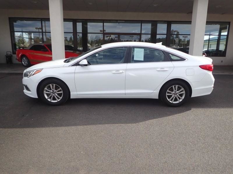 Used 2016 Hyundai Sonata SE FWD image 2
