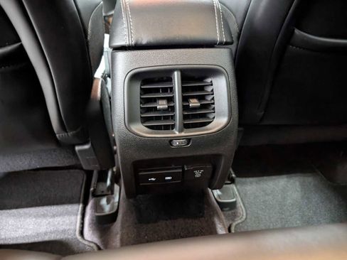 Used 2019 Jeep Cherokee Limited image 21