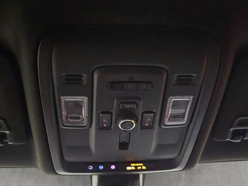 Used 2022 GMC Yukon XL Denali AWD/4WD image 3