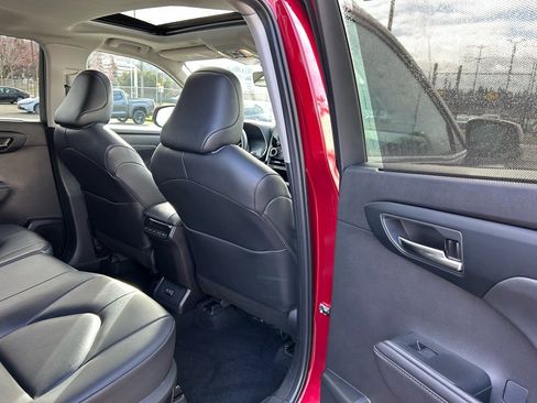 Certified 2024 Toyota Highlander XLE image 14