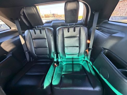 Used 2016 Ford Explorer XLT w/ Equipment Group 202A FWD image 14