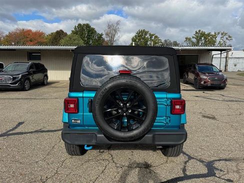 Used 2024 Jeep Wrangler Sahara image 7