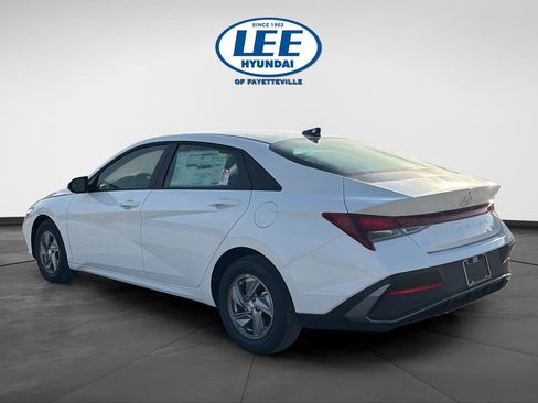 New 2026 Hyundai Elantra SE image 4