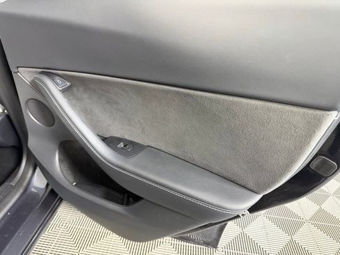 Used 2024 Tesla Model Y 2WD image 31