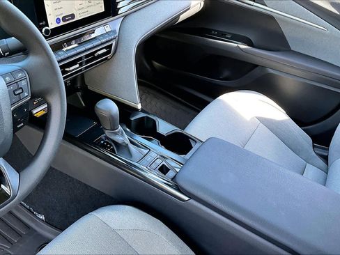 Used 2025 Toyota Camry LE w/ Convenience Package image 16